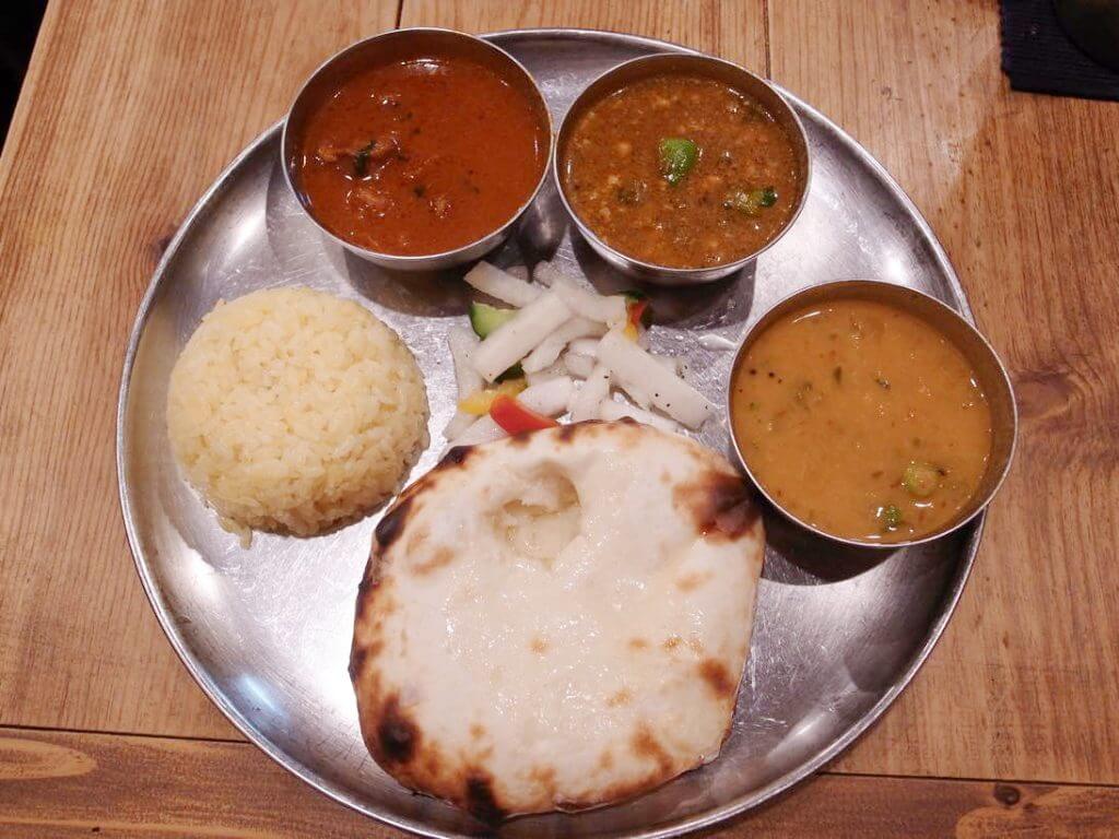 グルガオン　３色カレー