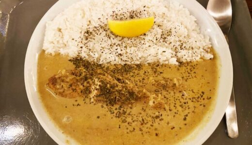スパイシーチキンカレー｜almond hostel & cafe カフェラウンジ（代々木八幡）
