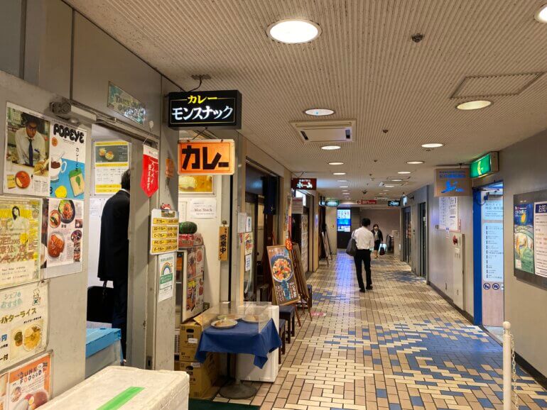 紀伊國屋ビルの横から入った地下