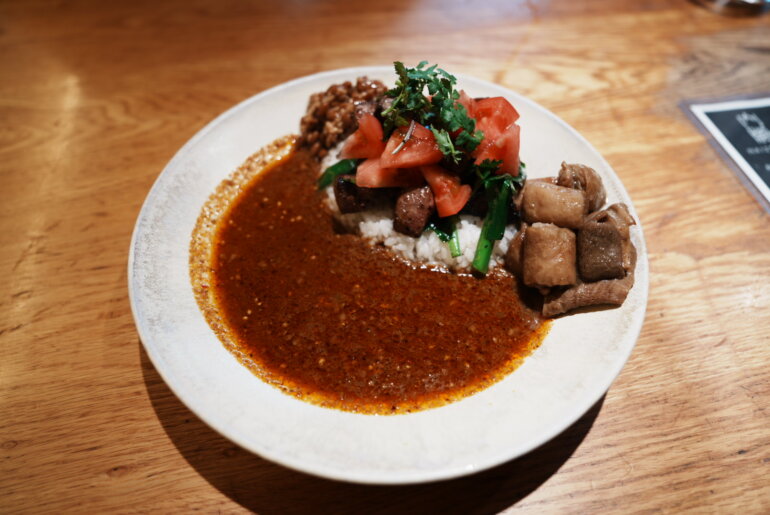 婁熊東京(ルクマトウキョウ）ホルモンカレー
