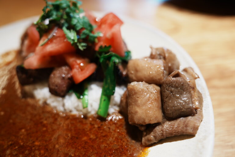 婁熊東京(ルクマトウキョウ）ホルモンカレー