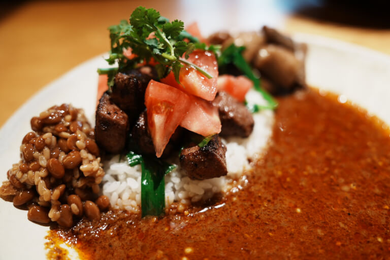 婁熊東京(ルクマトウキョウ）ホルモンカレー