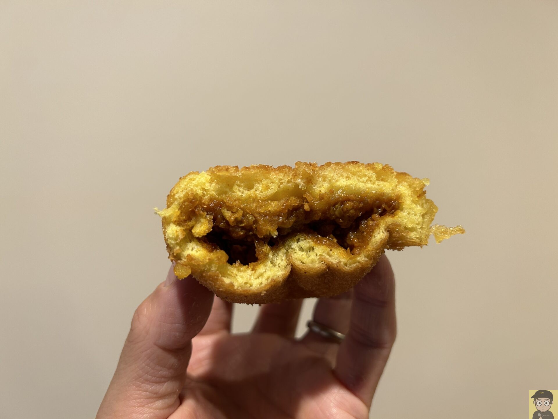 セブンイレブン×魯珈監修「スパイスチキンカレーパン」