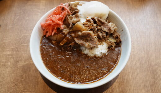 話題沸騰！「SPICY CURRY 魯珈」と吉野家のコラボメニュー「牛魯珈カレー」が登場